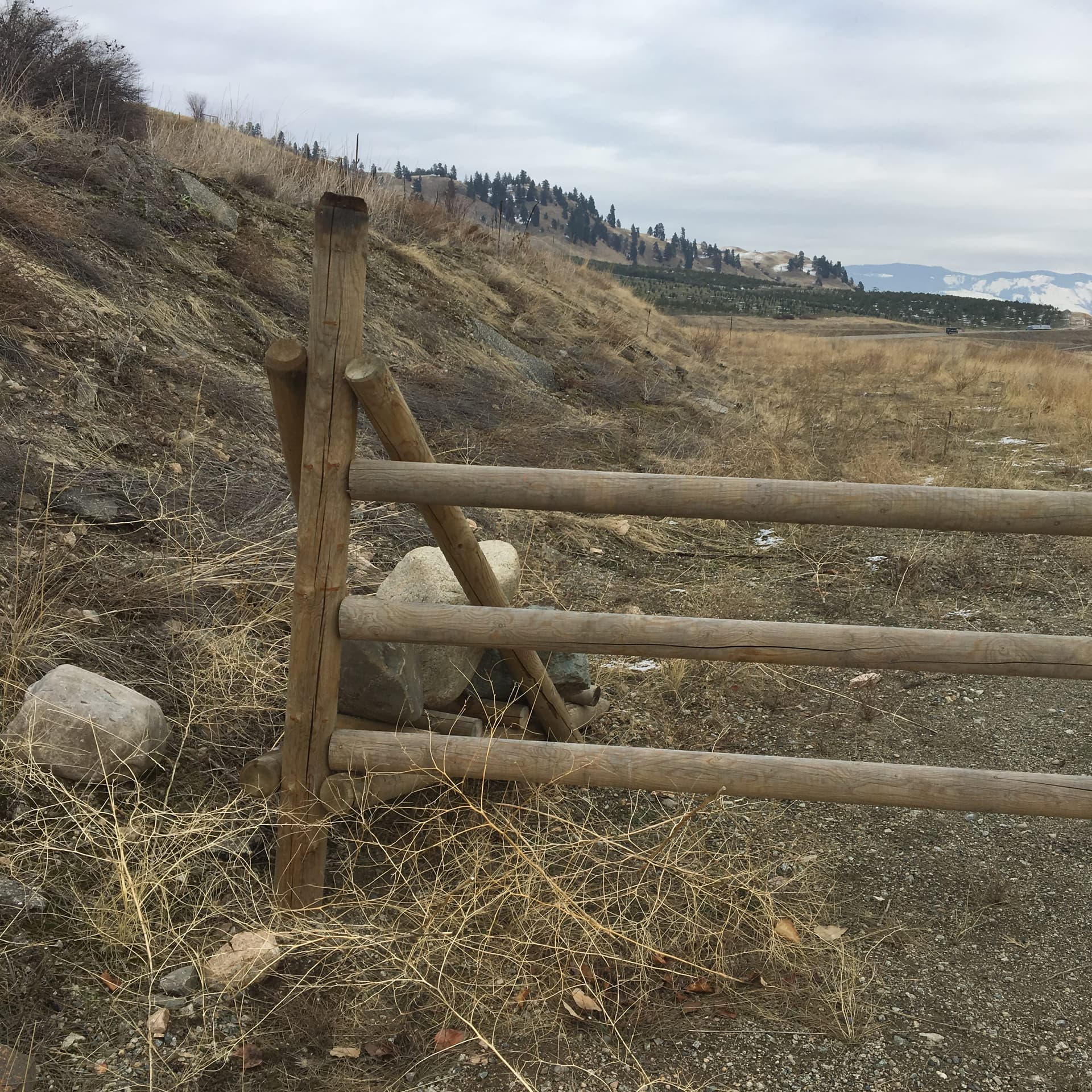 Fence installation with support